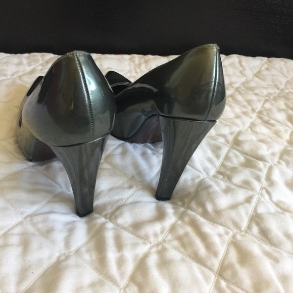 Stuart Weitzman pointed toe pumps - Picture 4 of 6